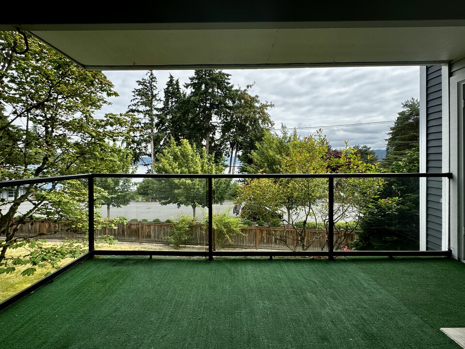 4173 W Lake Sammamish Pky SE, Unit A204 in Bellevue, WA - Building Photo