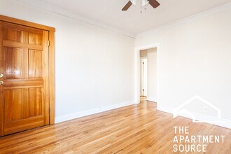 837 W Cornelia Ave, Unit 3N in Chicago, IL - Foto de edificio - Building Photo