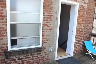 182 Christopher Columbus Dr in Jersey City, NJ - Building Photo - Building Photo