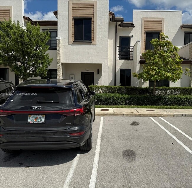 607 NE 208th Terrace in Miami, FL - Building Photo - Building Photo