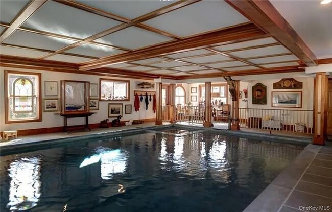 6 White Ln in Hampton Bays, NY - Building Photo - Building Photo