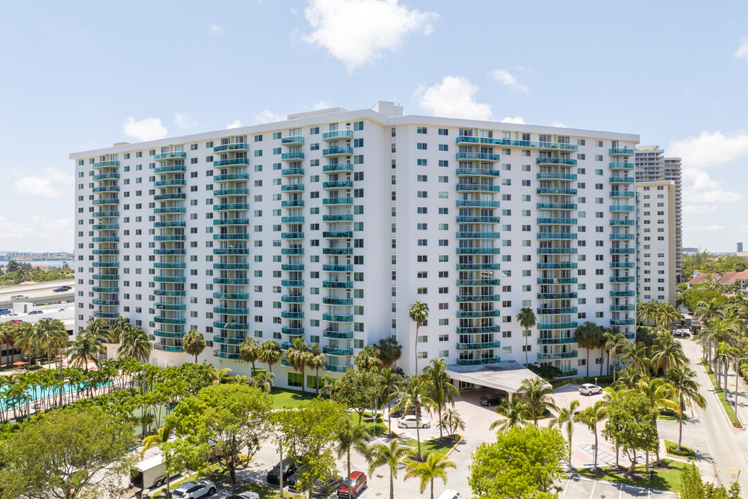 Oceanview Building B in Sunny Isles Beach, FL - Building Photo