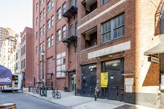 1215 Sansom St in Philadelphia, PA - Building Photo - Building Photo