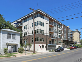 Celia's Court in Austin, TX - Foto de edificio - Building Photo