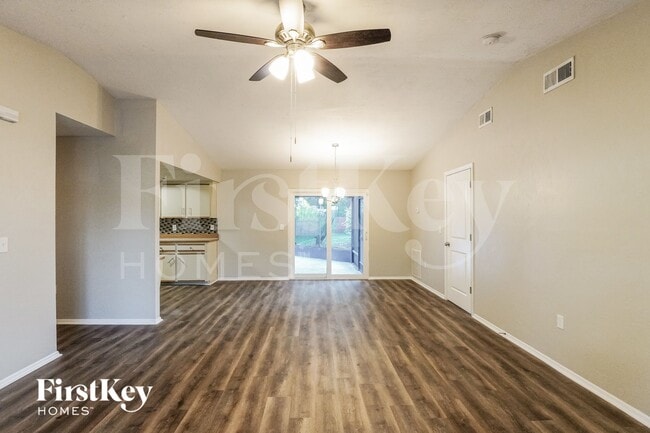 3017 Vista Palm Dr in Edgewater, FL - Foto de edificio - Building Photo