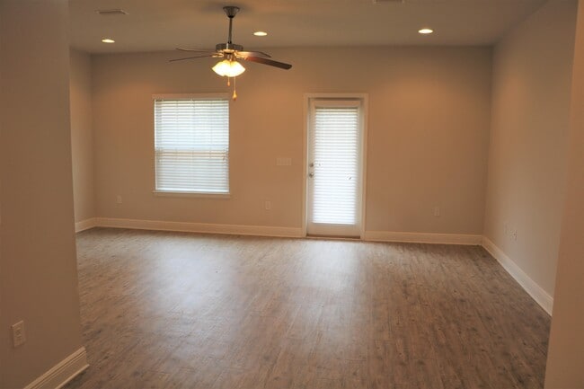 8820 Little Cormorant Ln in Navarre, FL - Building Photo - Building Photo