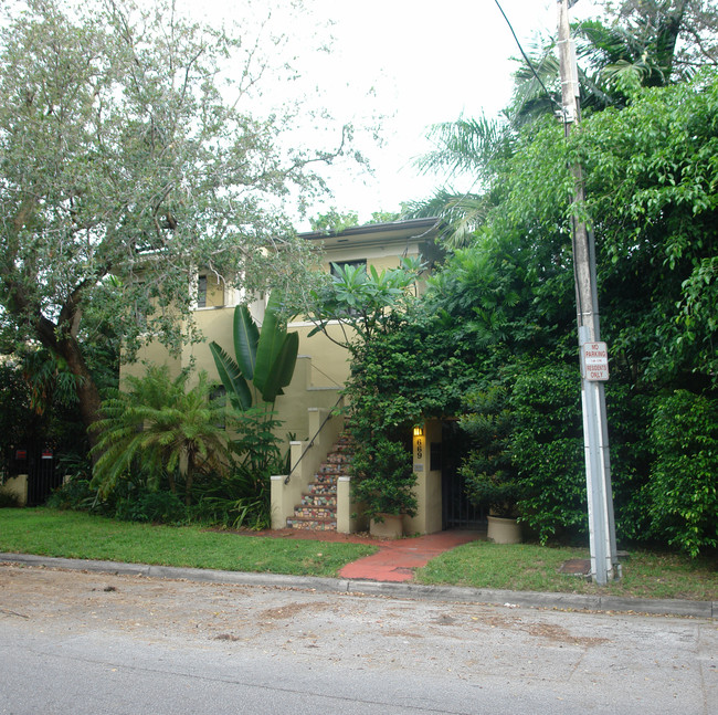 669-685 NE 64th St in Miami, FL - Building Photo - Building Photo