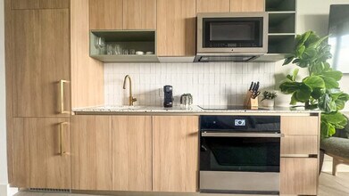 601 NE 1st Ave in Miami, FL - Building Photo - Building Photo