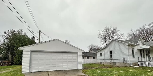 900 15th St, Unit 900 15th St in Bay City, MI - Building Photo - Building Photo