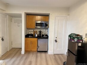5 Tudor City Pl in New York, NY - Building Photo - Building Photo