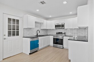 213 Lazy Ln in Rockport, TX - Building Photo - Building Photo