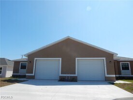1713 SW 33rd St in Cape Coral, FL - Building Photo