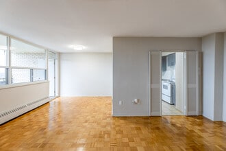 2960 Don Mills Rd in Toronto, ON - Building Photo - Interior Photo