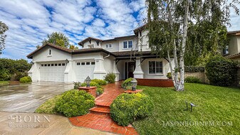 674 Via De Tierra in Thousand Oaks, CA - Building Photo