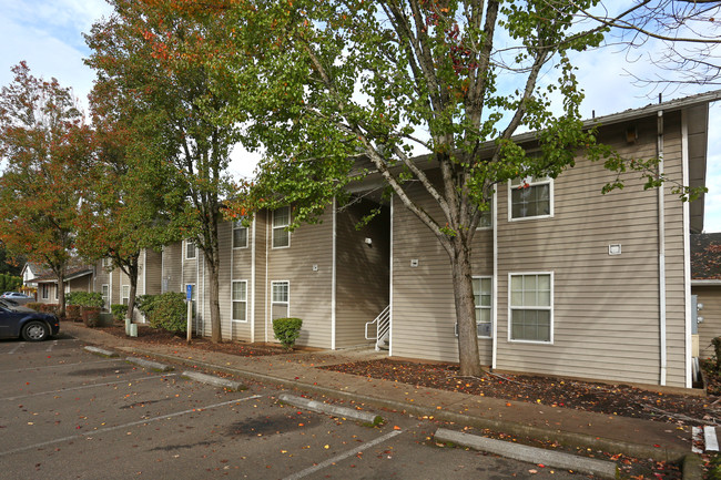 Pine Terrace Apartments in Canby, OR - Building Photo - Building Photo