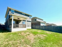 466 Spinnaker Loop in Kyle, TX - Foto de edificio - Building Photo