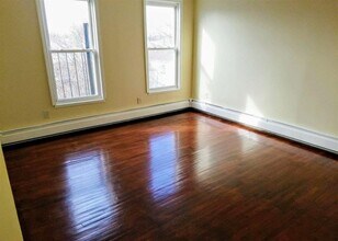 231 Griffith St, Unit #3GR in Jersey City, NJ - Building Photo - Building Photo