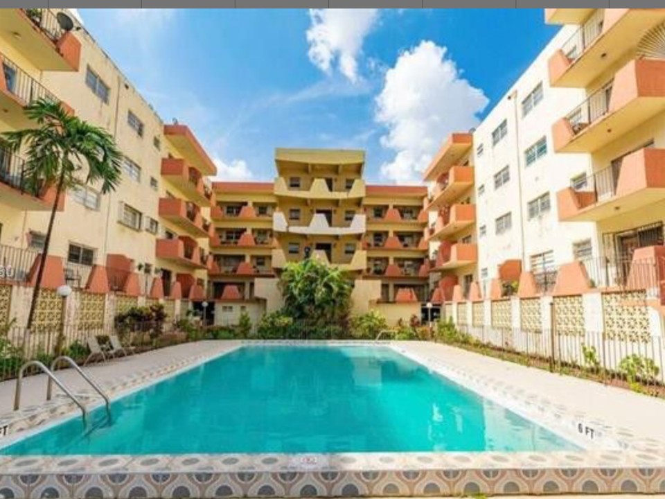 1630 W 46th St in Hialeah, FL - Building Photo