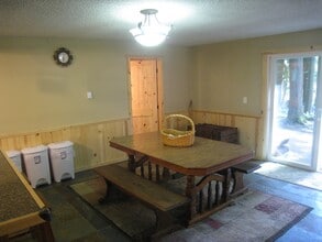 70558 E Terrace Dr in Rhododendron, OR - Building Photo - Building Photo