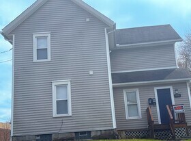 590 Sumner St in Akron, OH - Building Photo