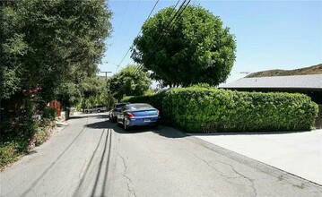 3568 Gladiola Dr, Unit A in Calabasas, CA - Building Photo - Building Photo