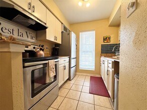 5550 N Braeswood Blvd in Houston, TX - Building Photo - Building Photo