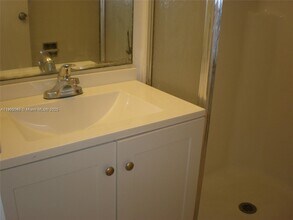 5855 Washington St in Hollywood, FL - Building Photo - Building Photo