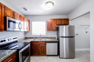 11971 SW 174th St in Miami, FL - Building Photo - Building Photo