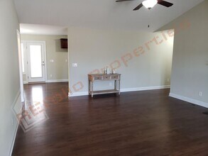 240 Oxfordshire Dr in Fuquay Varina, NC - Building Photo - Building Photo