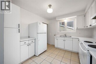 204 Mitton St S in Sarnia, ON - Foto de edificio - Building Photo