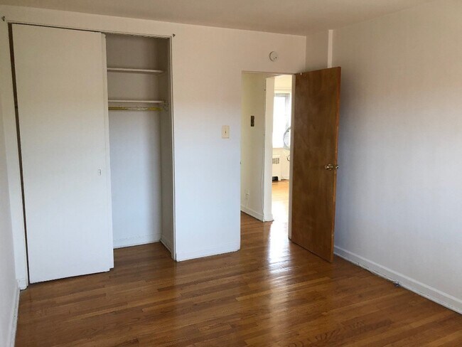 594 Sheridan Sq in Evanston, IL - Building Photo - Building Photo