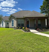 8658 E Cypress Point Ct in Baton Rouge, LA - Building Photo - Building Photo