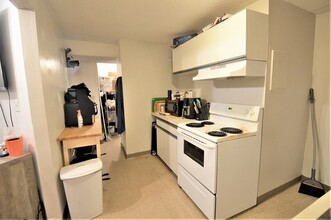 17 Kinross Rd, Unit #1 in Boston, MA - Foto de edificio - Building Photo