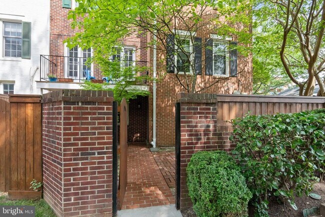 1956 N Cleveland St in Arlington, VA - Building Photo - Building Photo