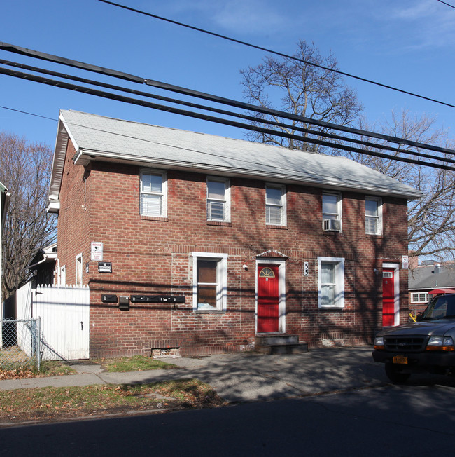 55 Cedar St in Kingston, NY - Building Photo - Building Photo