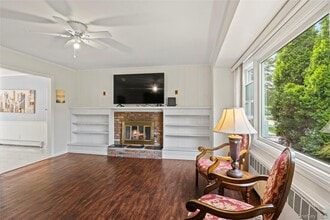 11 Glenwood Rd in Glen Head, NY - Building Photo - Building Photo