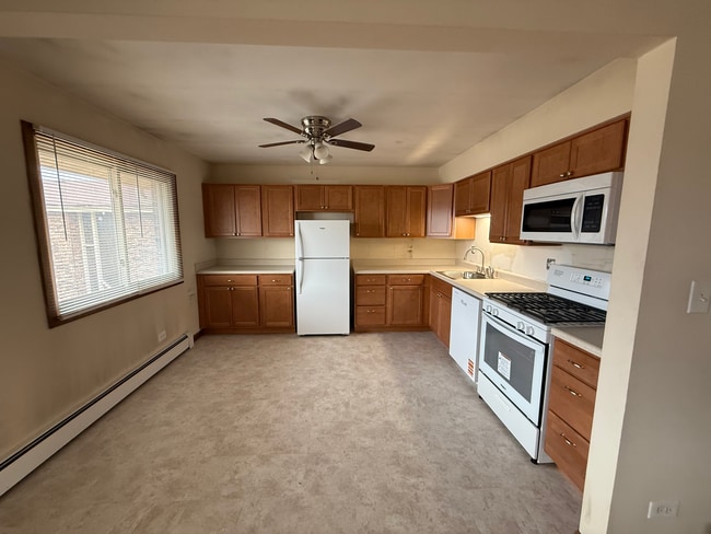 826 N Milwaukee Ave in Libertyville, IL - Building Photo - Building Photo