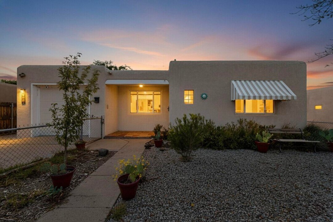 2723 Adams St NE in Albuquerque, NM - Foto de edificio