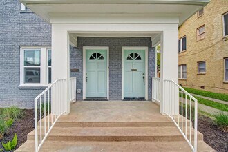 2420 Huldy St in Houston, TX - Foto de edificio - Building Photo