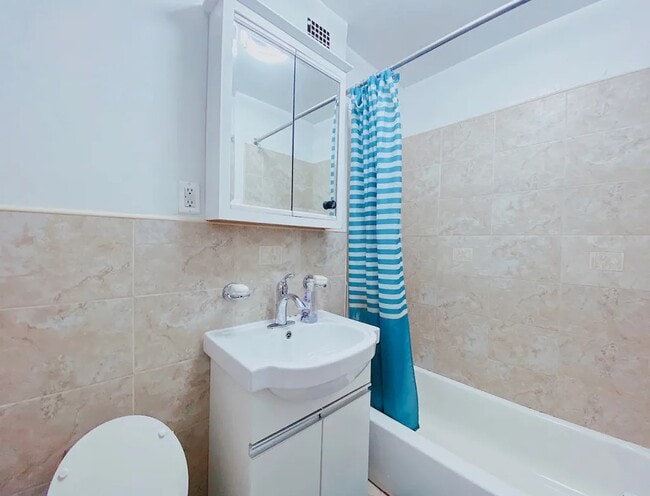1200 Gravesend Neck Rd in Brooklyn, NY - Building Photo - Building Photo