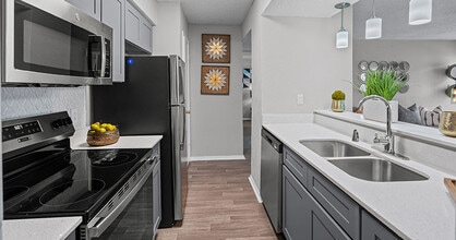 The Oakley Apartment Homes in Arlington, TX - Foto de edificio - Building Photo