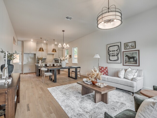 16 N Walnut St in Edmond, OK - Building Photo - Building Photo