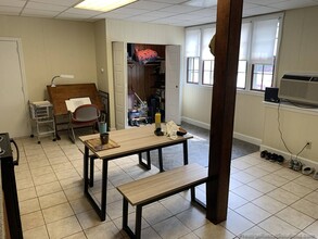 59 Manchester St, Unit 1 in Leominster, MA - Foto de edificio - Building Photo