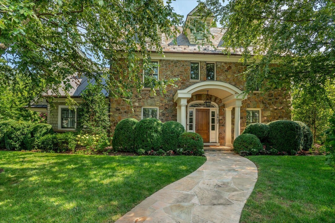 1801 N Hartford St in Arlington, VA - Building Photo