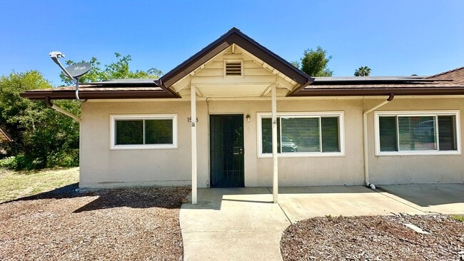 1518 E Mission Rd in Fallbrook, CA - Building Photo - Building Photo