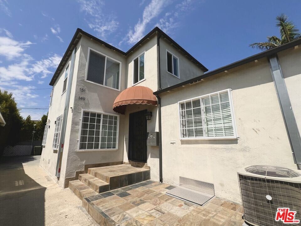 149 S Gramercy Pl in Los Angeles, CA - Building Photo