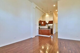 1761 W Augusta Blvd in Chicago, IL - Building Photo - Building Photo