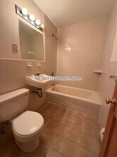 282 Grove St, Unit 9 in Auburndale, MA - Foto de edificio - Building Photo