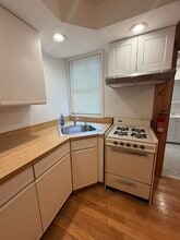 44 W 7th St, Unit 1F in Bayonne, NJ - Foto de edificio - Building Photo