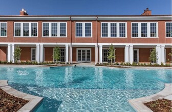Chenal Village in Little Rock, AR - Foto de edificio - Building Photo